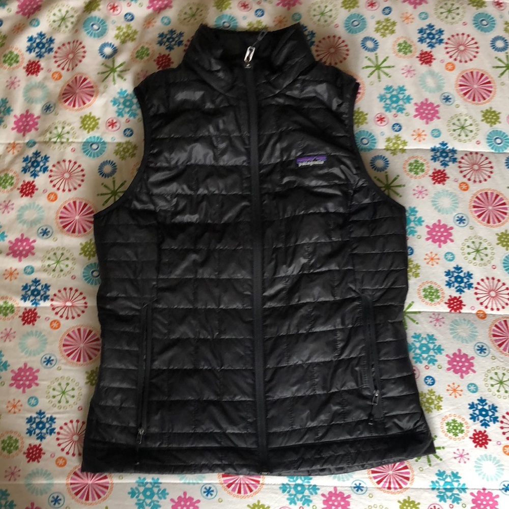 Black Patagonia Puffy Vest Excellent condition SIZE: WOMENS MEDIUM